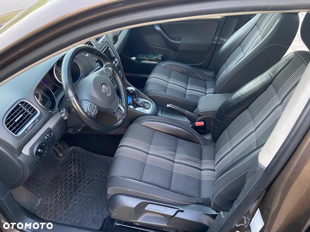 Volkswagen Golf 2.0 TDI DPF DSG MATCH - 2