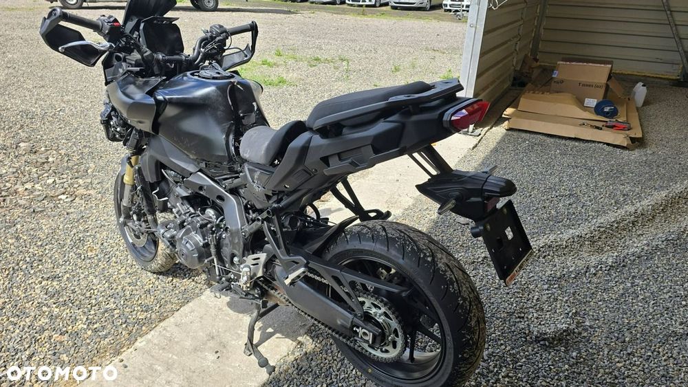 Yamaha MT - 17