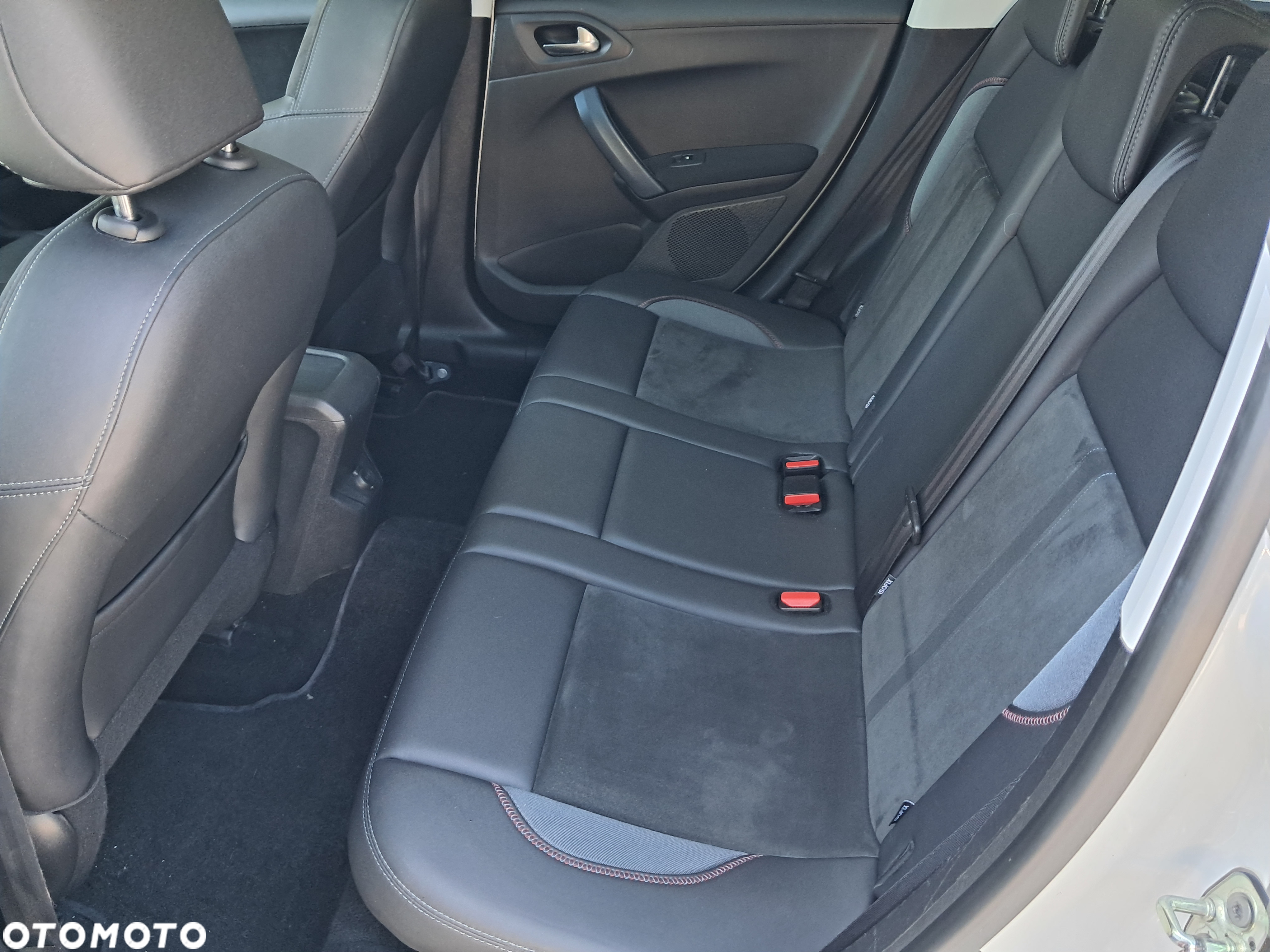 Peugeot 2008 - 8