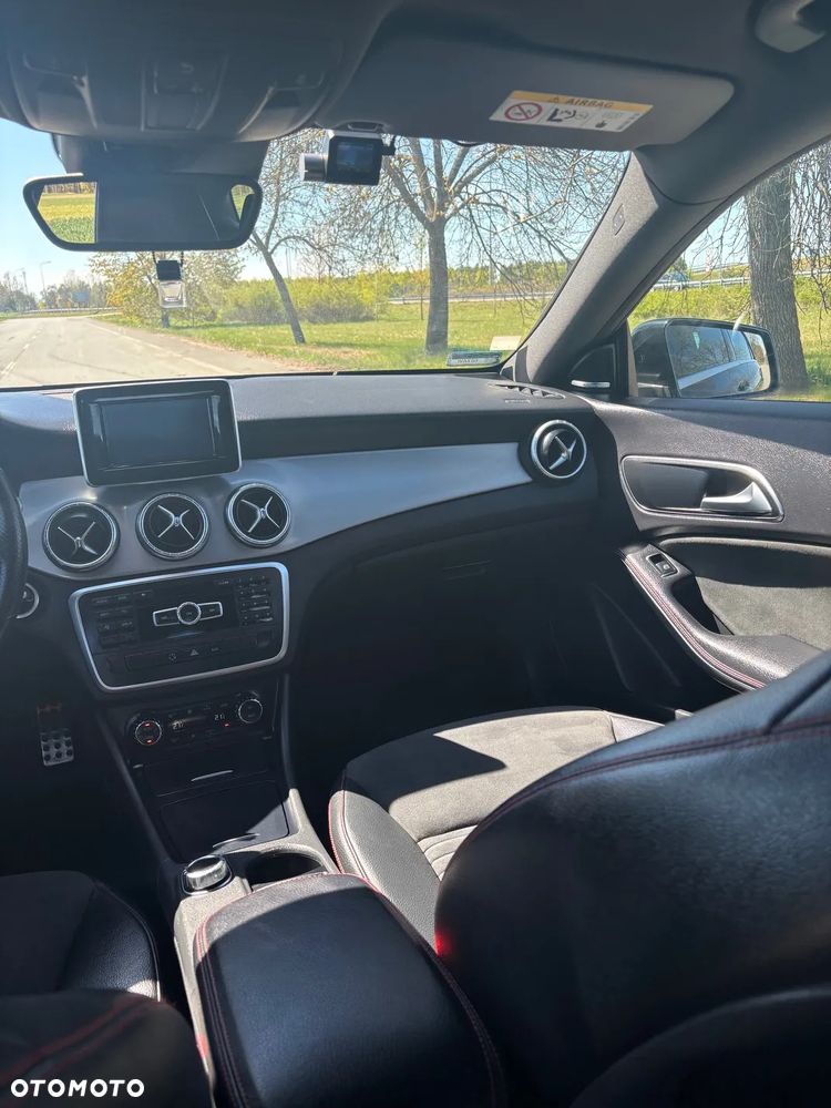 Mercedes-Benz CLA 250 7G-DCT - 16