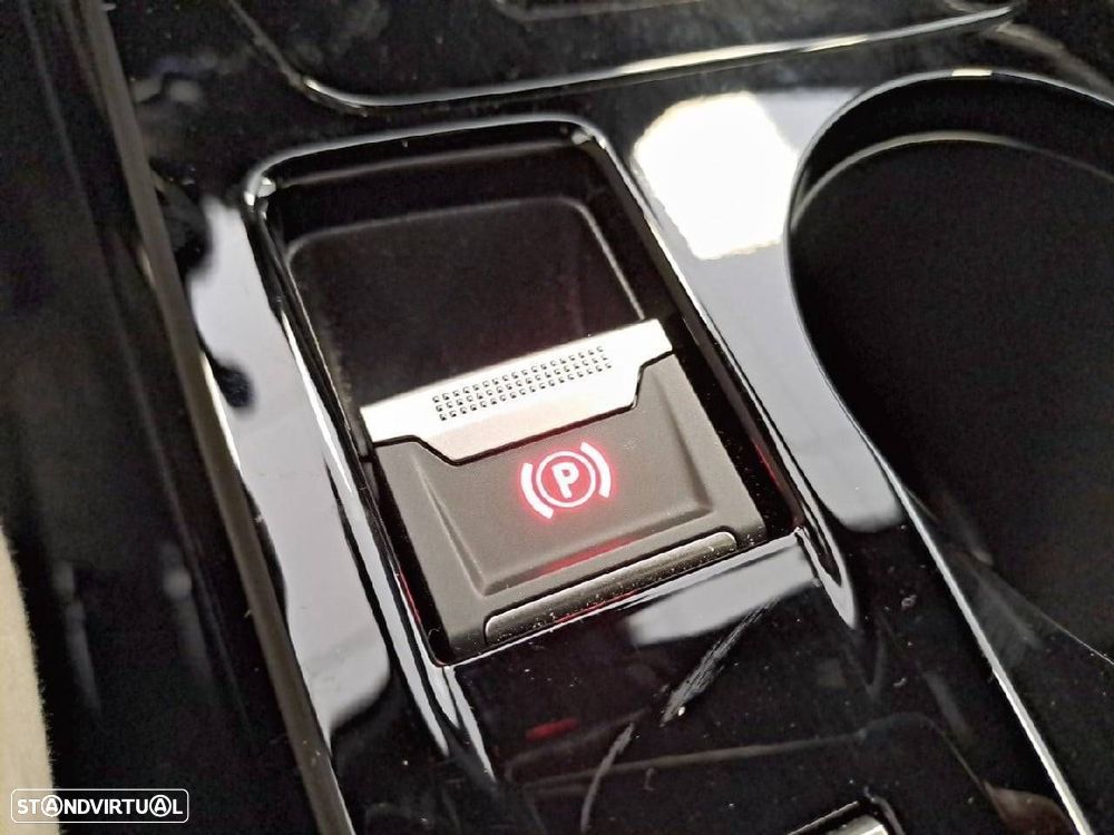 Peugeot e-2008 54 kWh Allure - 24