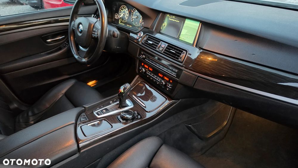 BMW Seria 5 535i Sport-Aut Luxury Line - 11