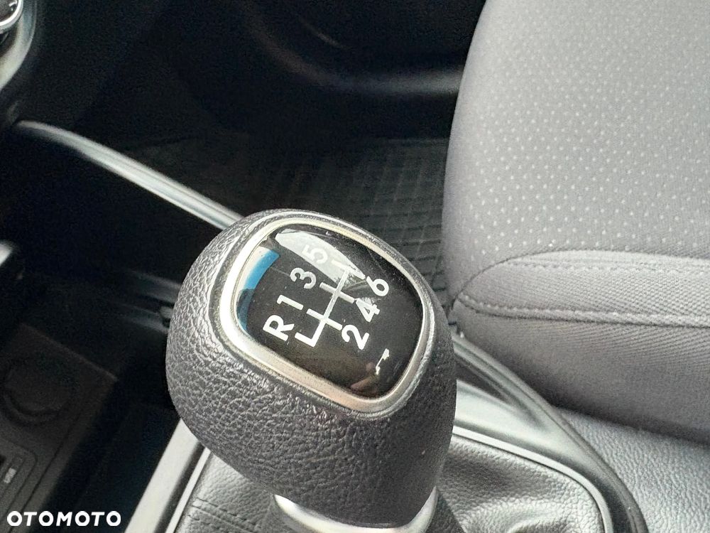 Kia Carens 1.6 GDI L - 12