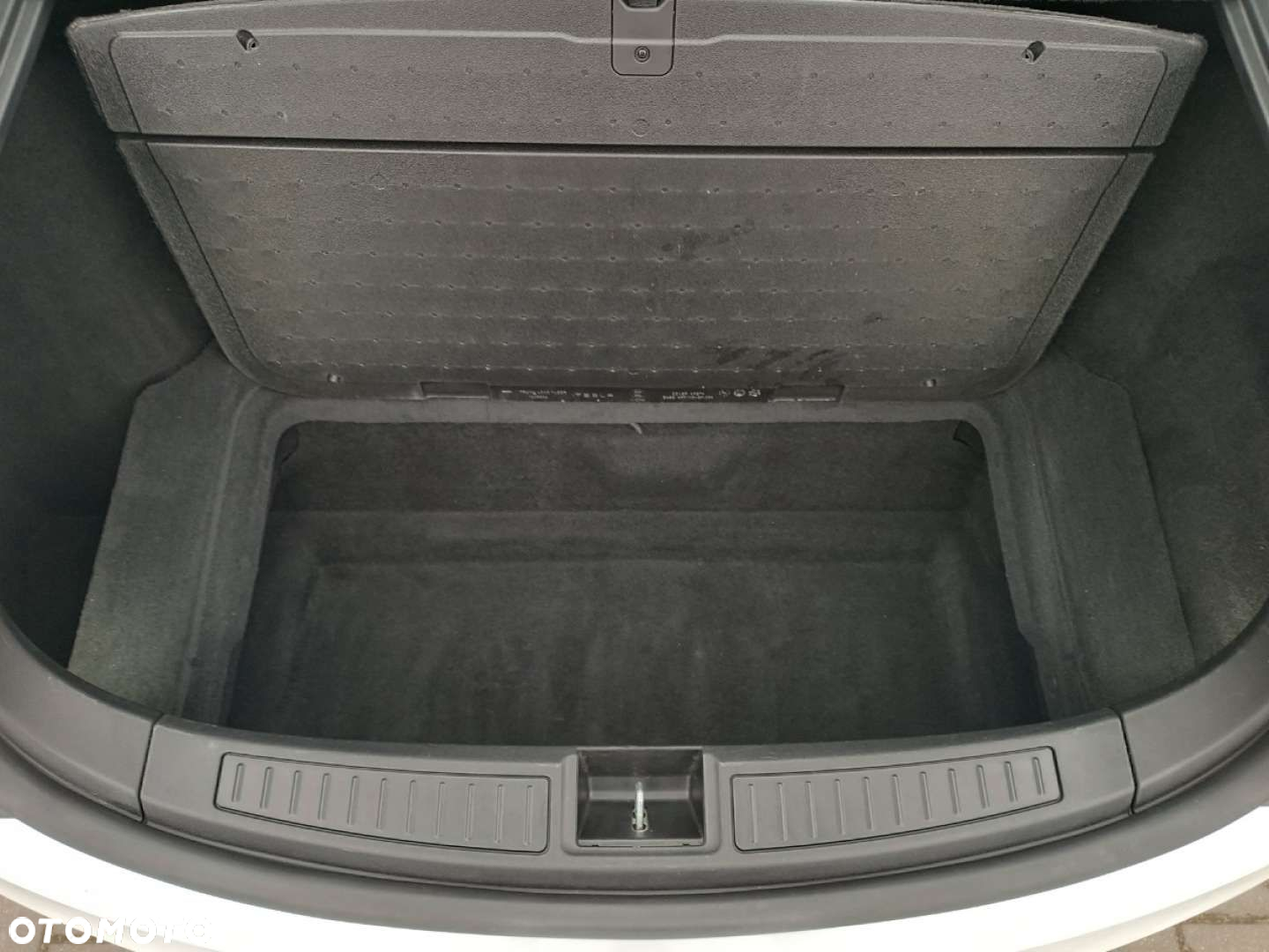Tesla Model S - 11