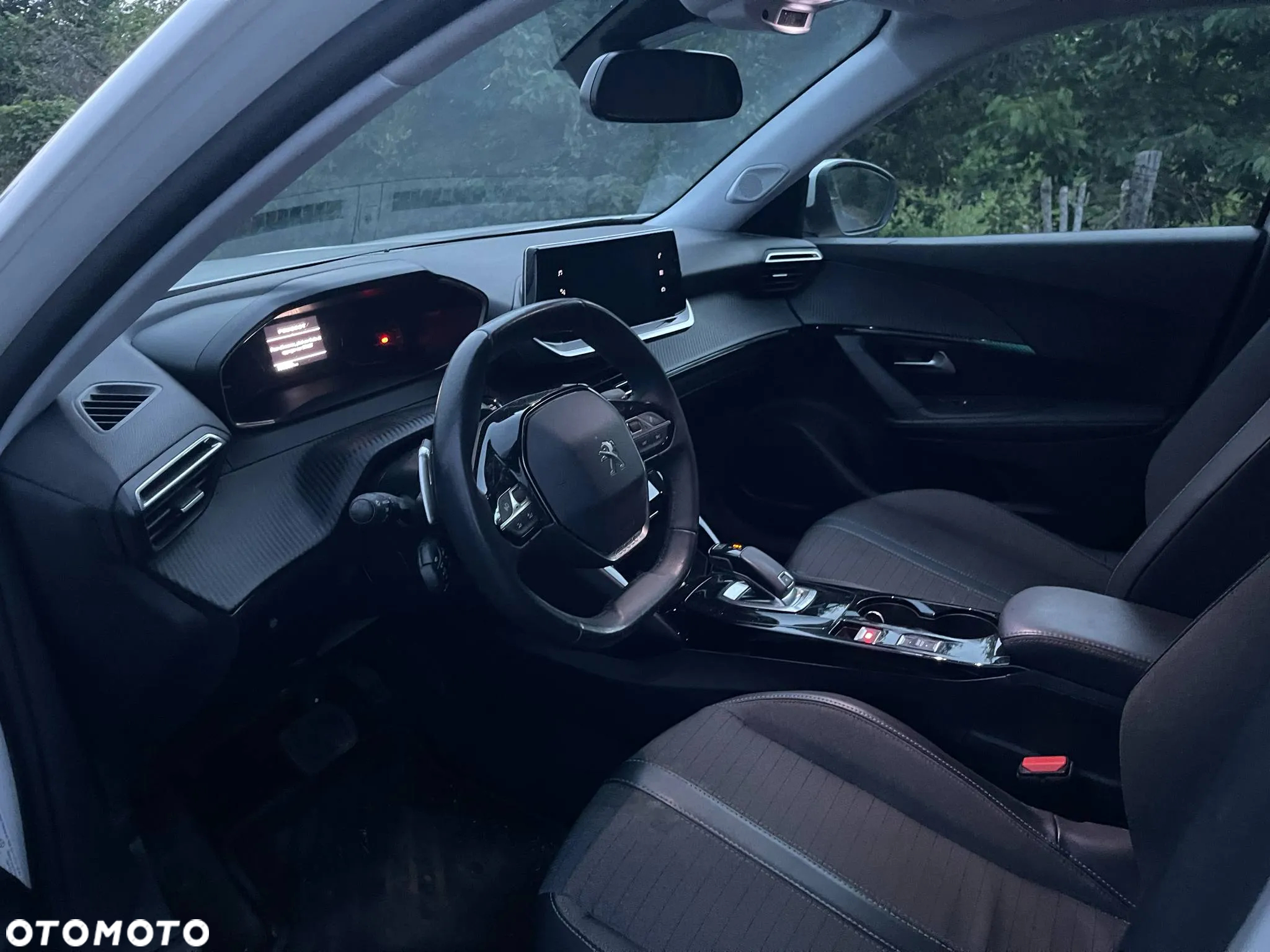 Peugeot 2008 BlueHDi 130 Allure S&S EAT8 - 10