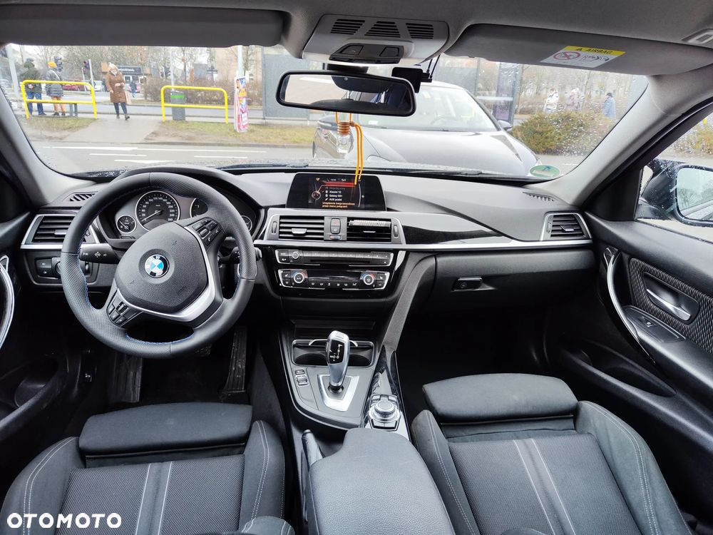 BMW Seria 3 318d Touring Advantage - 19