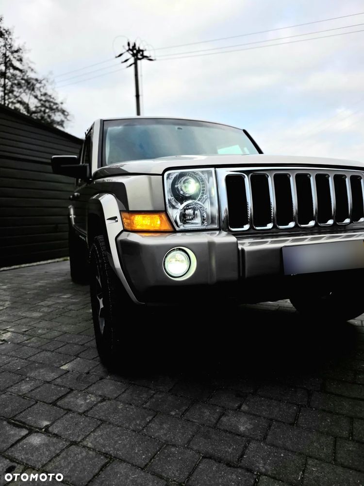 Jeep Commander 5.7 V8 HEMI Automatik Limited - 32