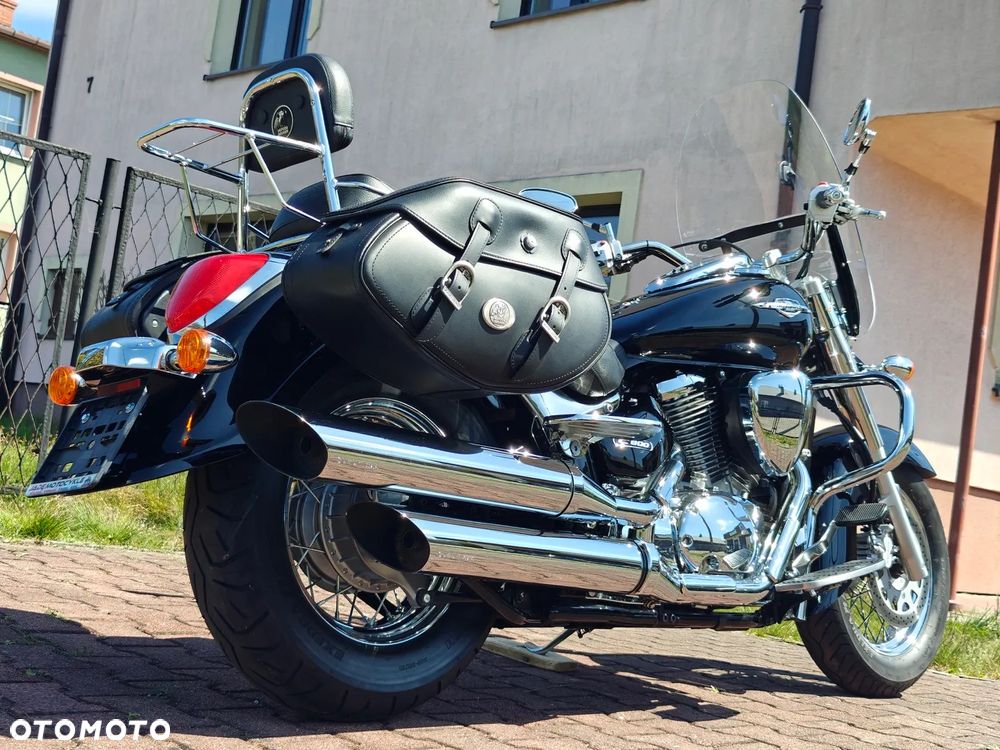 Suzuki Intruder - 13