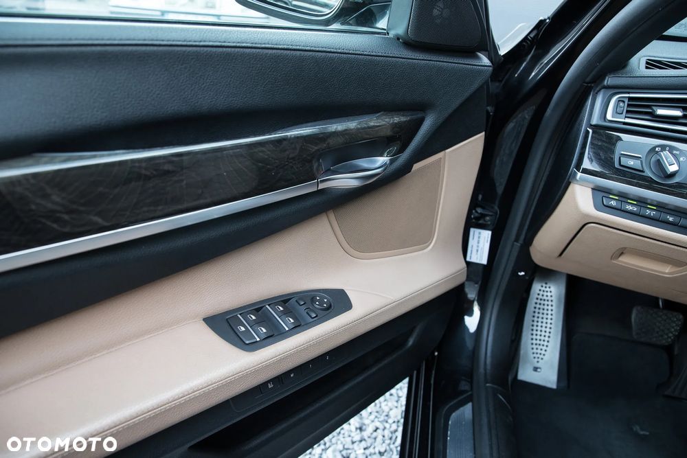 BMW Seria 7 740d xDrive - 37