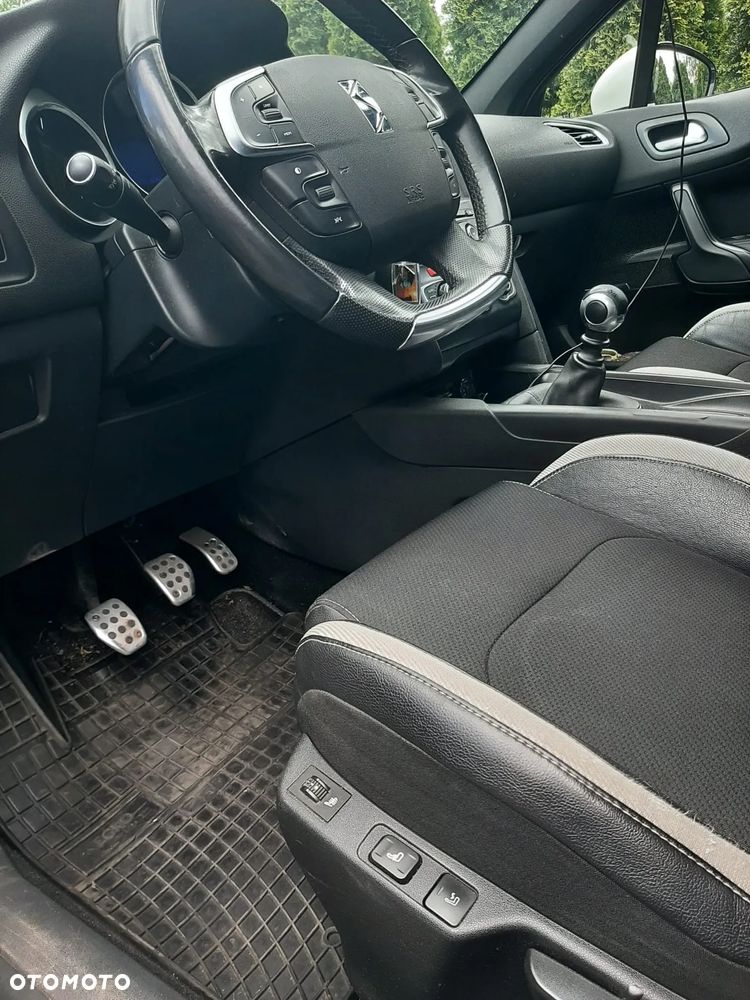 Citroën DS4 e-HDi 110 SoChic - 18