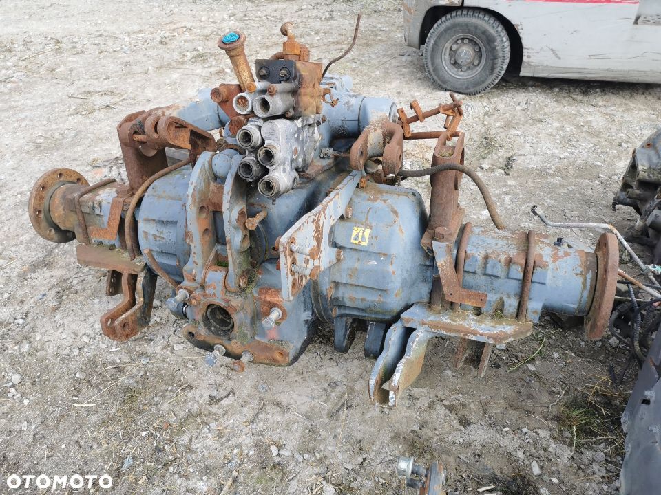 New Holland TS tylny most części