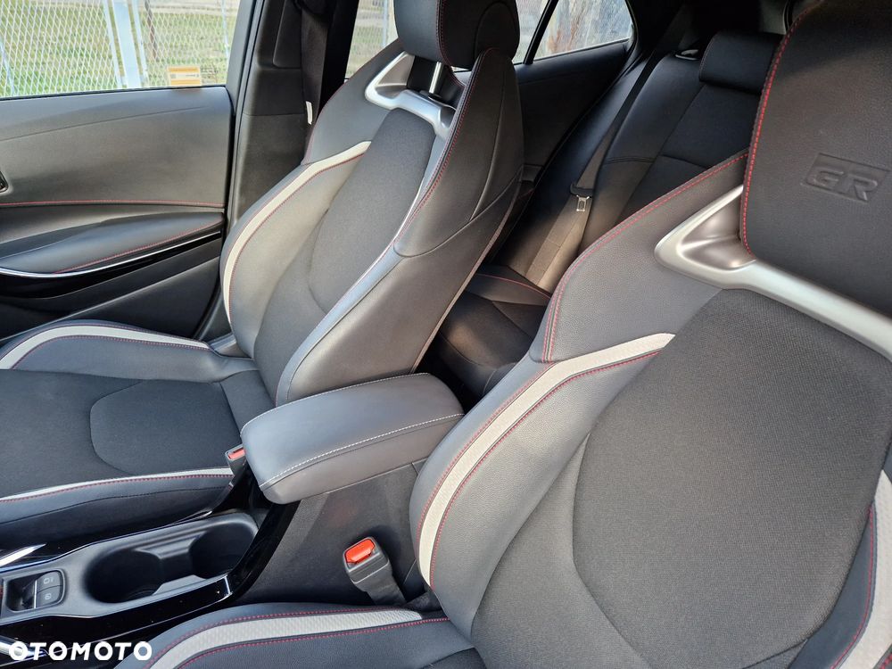 Toyota Corolla 2.0 Hybrid GR Sport Dynamic - 22