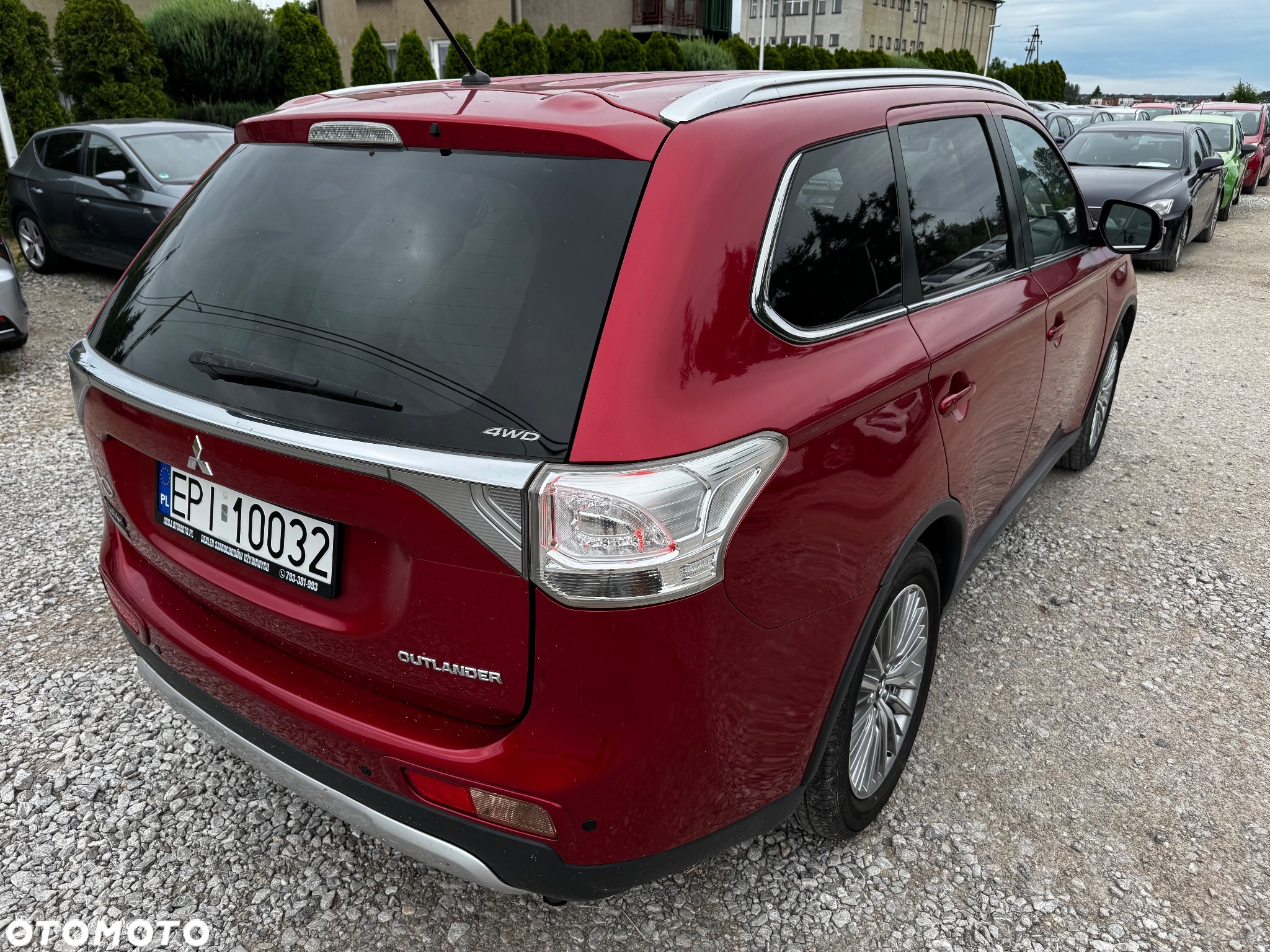 Mitsubishi Outlander 2.0 Instyle + 4WD CVT - 11