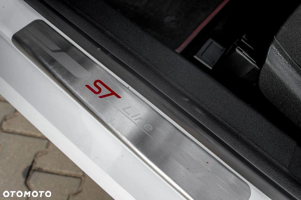 Ford EcoSport 1.5 EcoBlue Allrad ST-LINE - 29