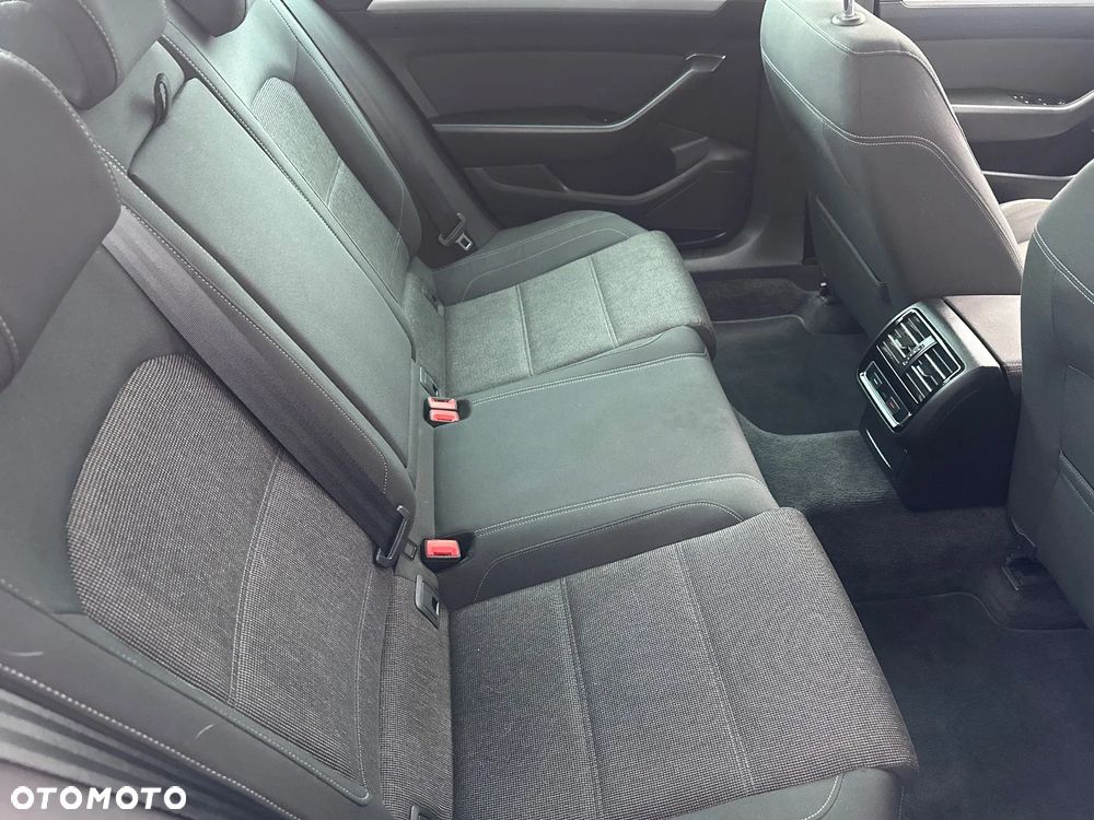 Volkswagen Passat 1.8 TSI BMT Comfortline - 25