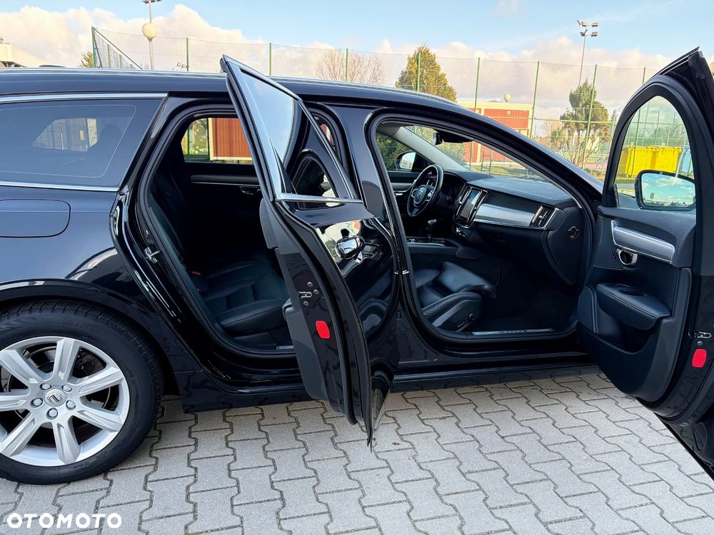Volvo V90 D3 Momentum Pro - 21