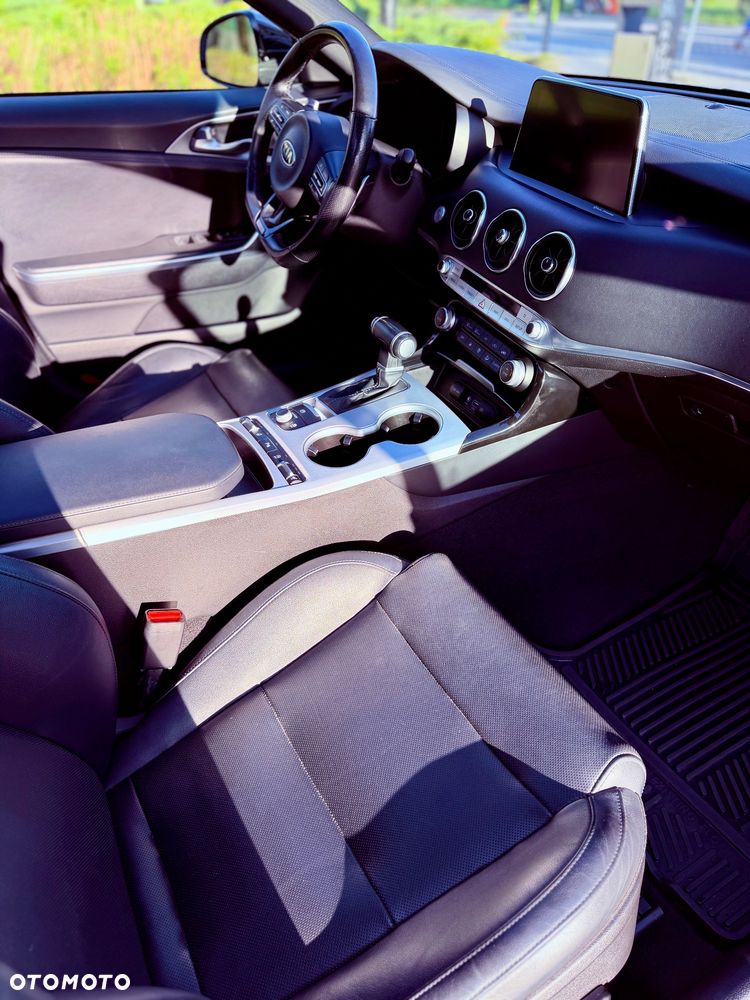 Kia Stinger 3.3 T-GDI AWD GT - 11