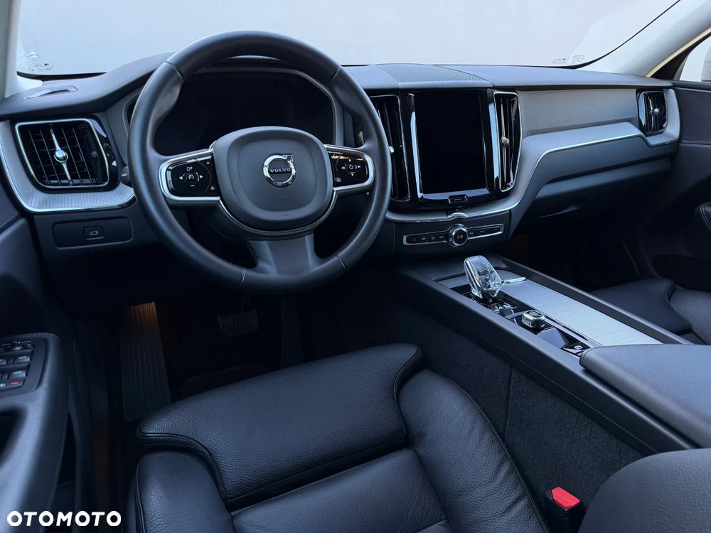Volvo XC 60 B5 B AWD Plus Bright - 11