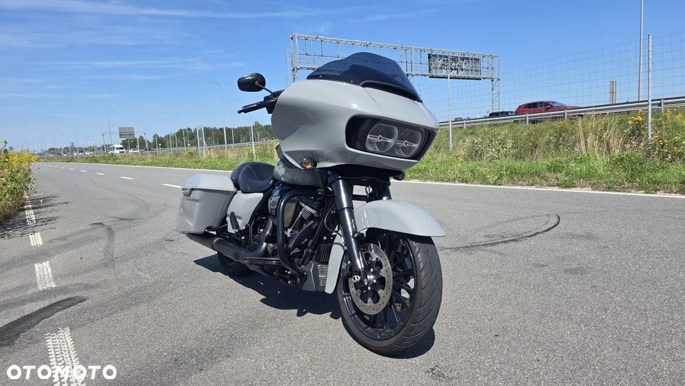 Harley-Davidson Touring Road Glide - 2