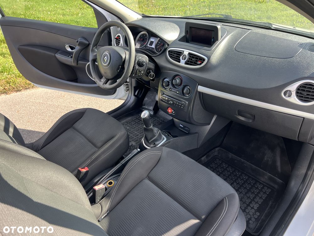 Renault Clio 2010 photo 5