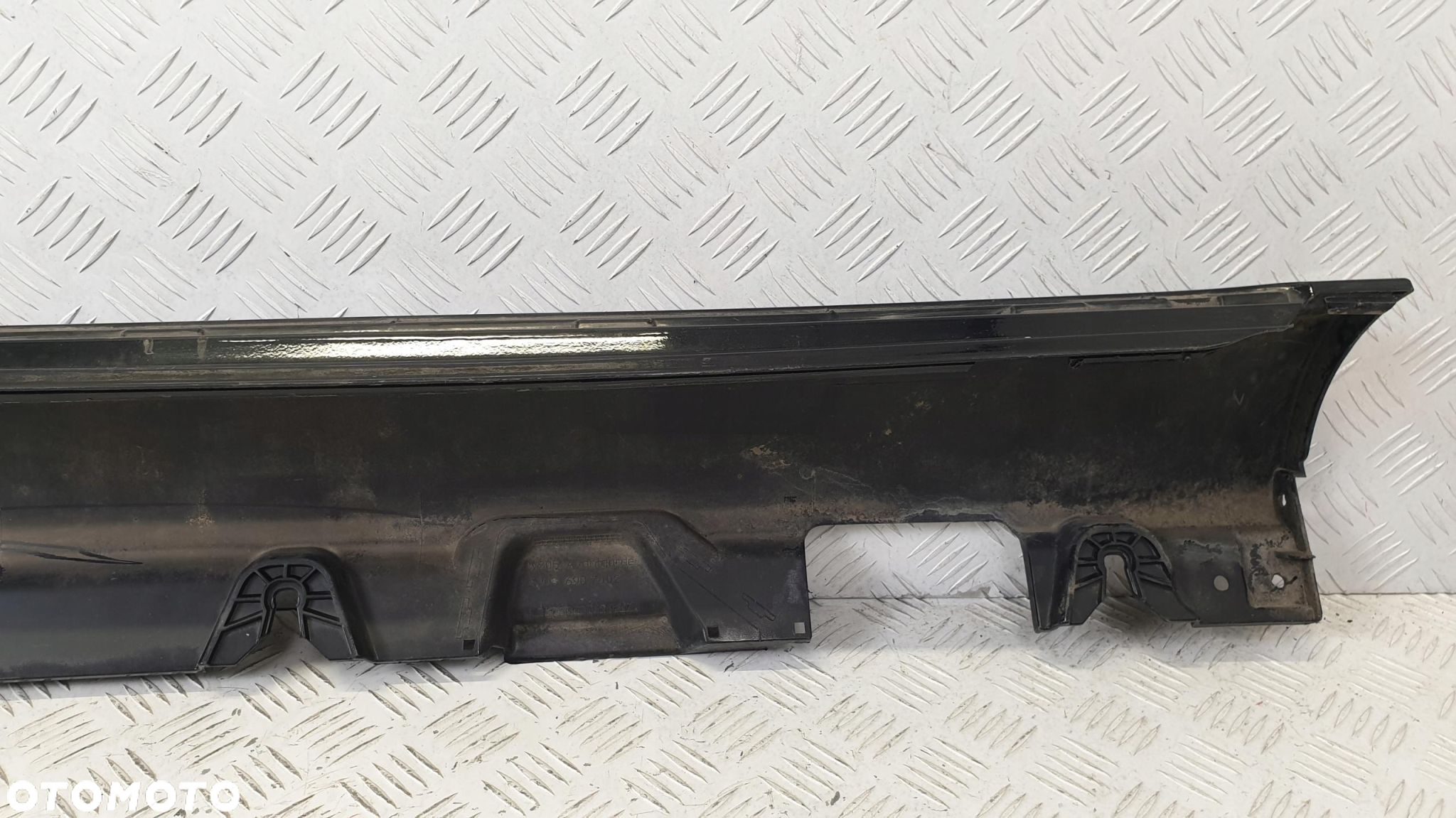 Mercedes C W205 AVANTGARDE LISTWA PROGOWA PRAWA - 9