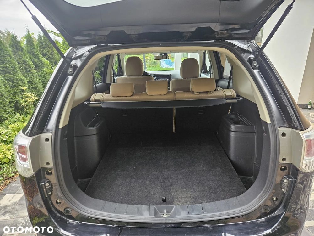 Mitsubishi Outlander - 12