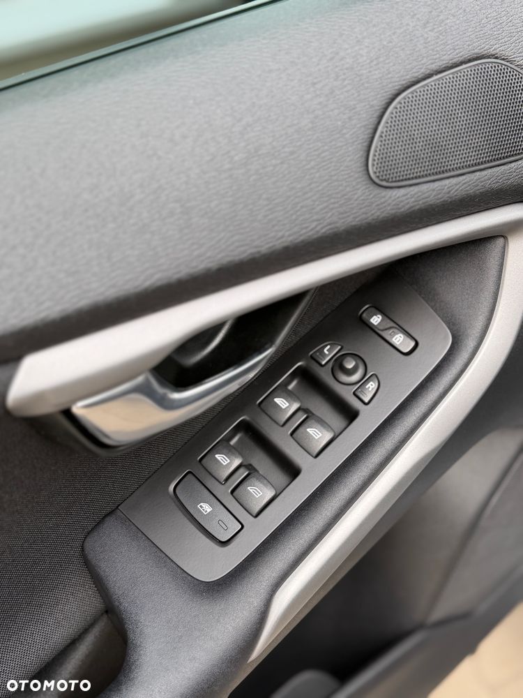 Volvo V40 T3 Momentum - 22