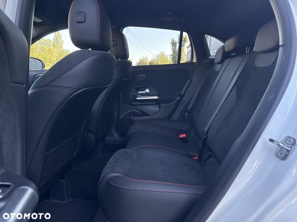 Mercedes-Benz GLA - 18