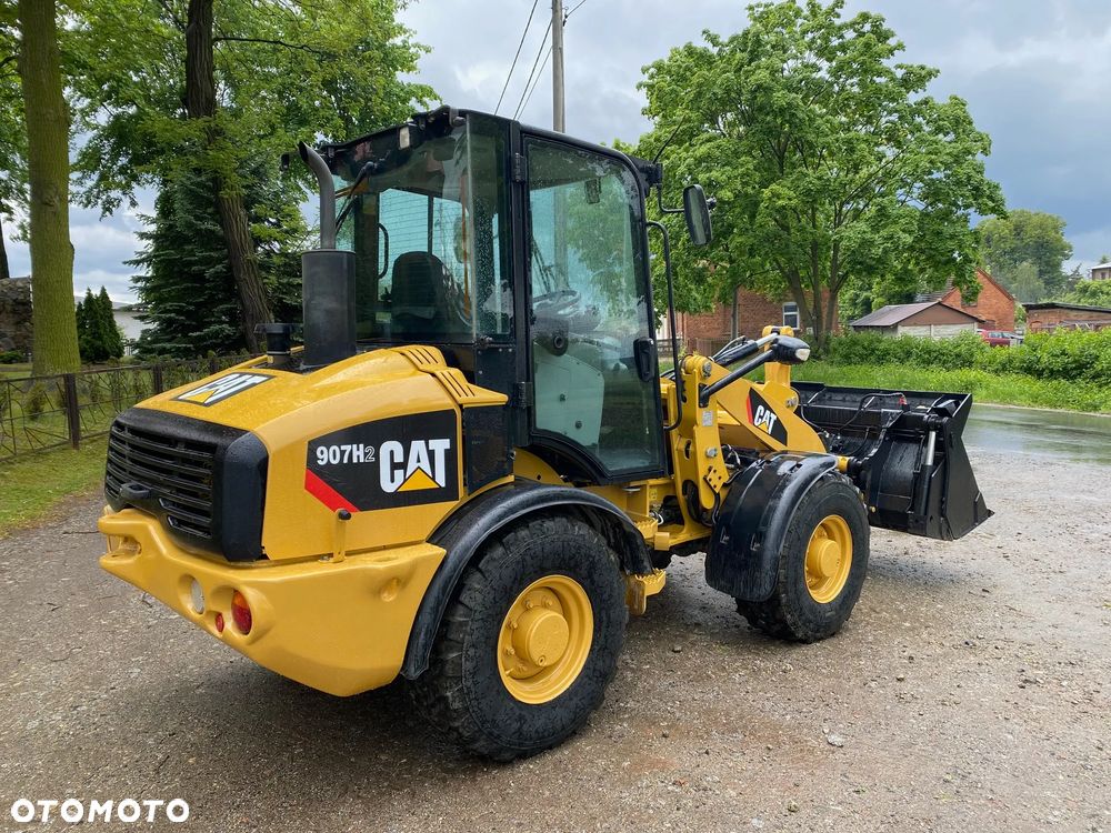 Caterpillar CAT 907H2, 2014 ROK, 6000 MTH, ŁYŻKA OTWIERANA + WIDŁY, z NIEMIEC, SUPER STAN, - 3