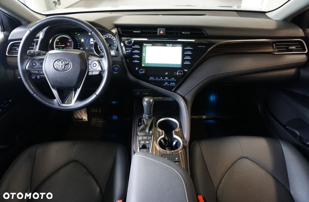 Toyota Camry Executive - 18