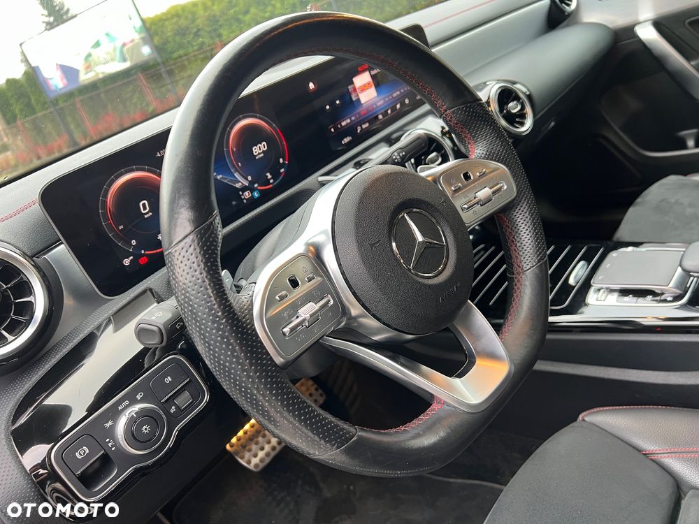Mercedes-Benz CLA 180 7G-DCT AMG Line - 28