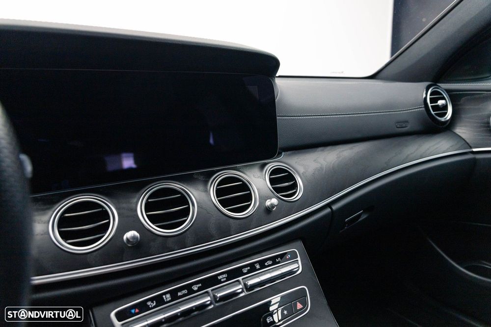 Mercedes-Benz E 300 de 9G-TRONIC AMG Line - 32