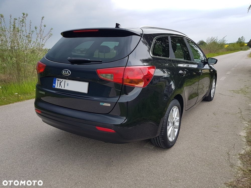 Kia Ceed 1.6 CRDi 136 ISG Dream-Team Edition - 10