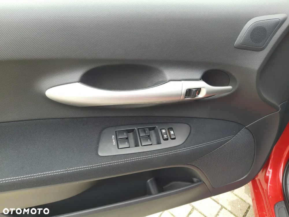 Toyota Auris 1.33 Dual-VVT-i - 11