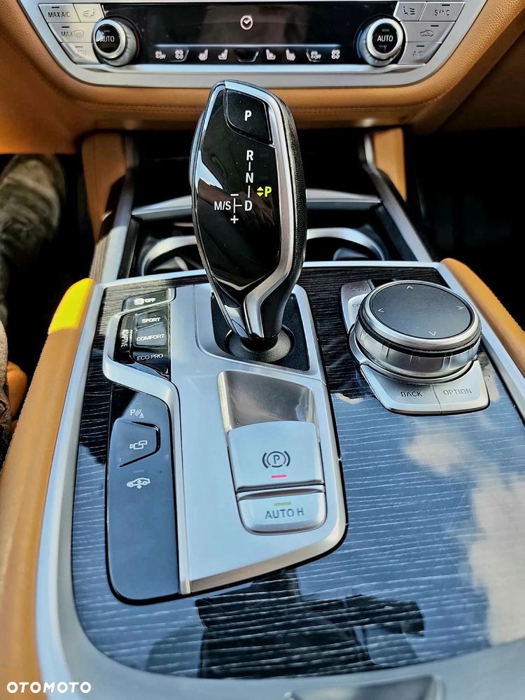 BMW Seria 7 740d xDrive - 36