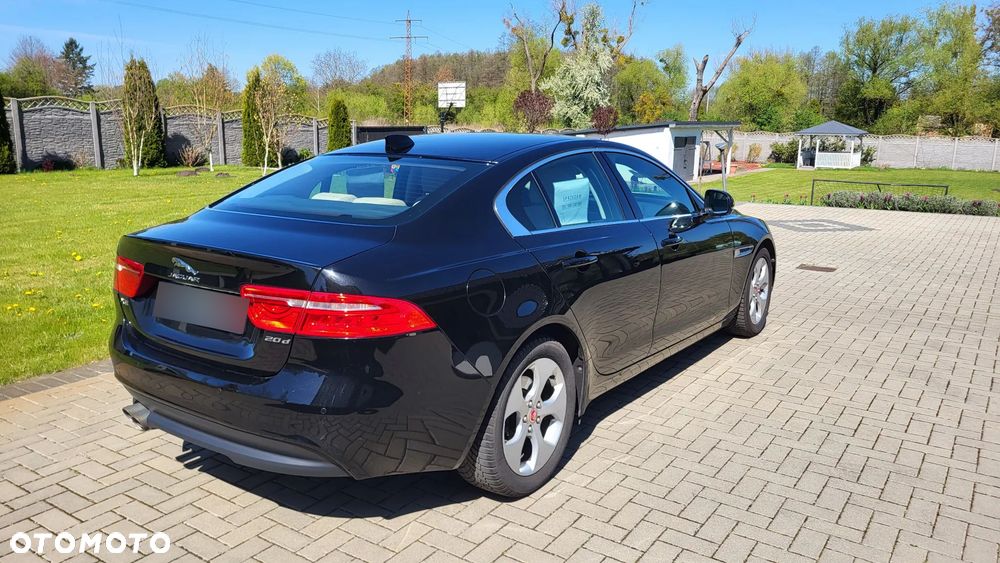 Jaguar XE 2.0 D Prestige - 3