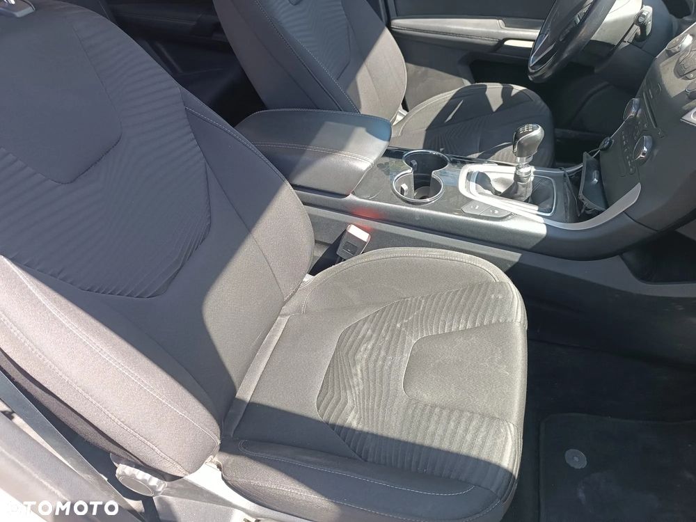 Ford S-Max - 16