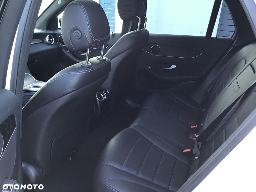 Mercedes-Benz GLC 300 4Matic 9G-TRONIC AMG Line Plus - 25
