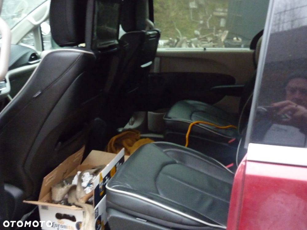 Chrysler Pacifica - 11
