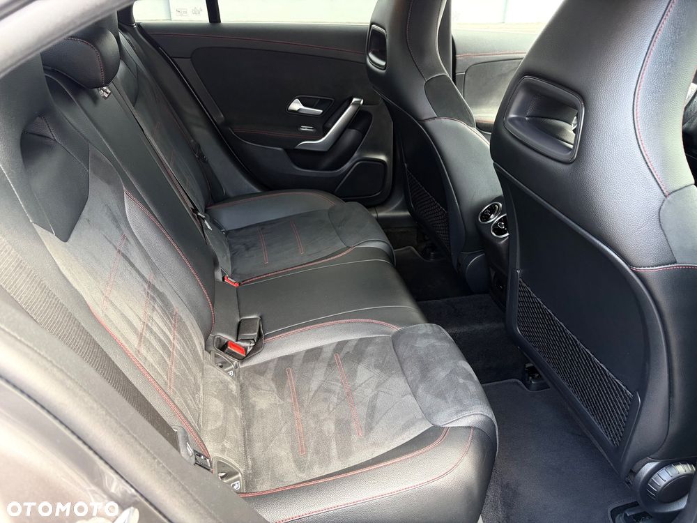 Mercedes-Benz CLA 180 AMG Line 7G-DCT - 12