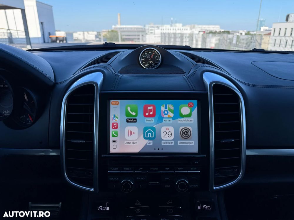 Porsche Cayenne 4.8 L Turbo - 21