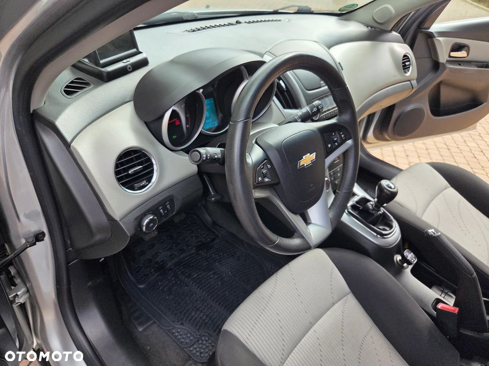 Chevrolet Cruze 1.6 LS - 16
