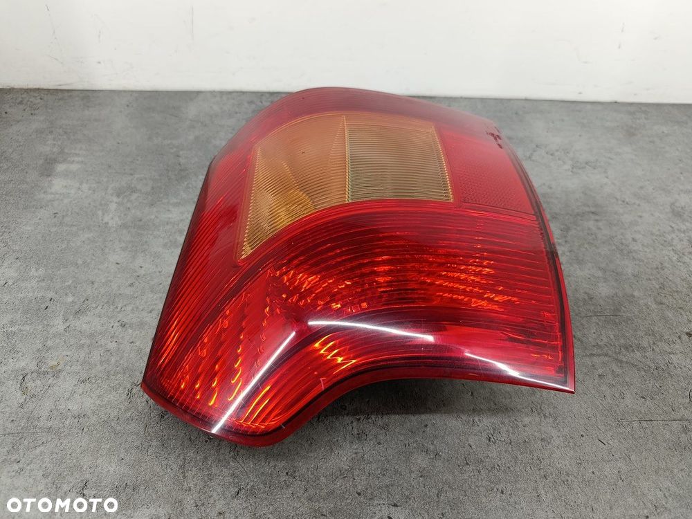 LAMPA TYLNA LEWA TOYOTA COROLLA E12  KOITO HATCHBACK - 5