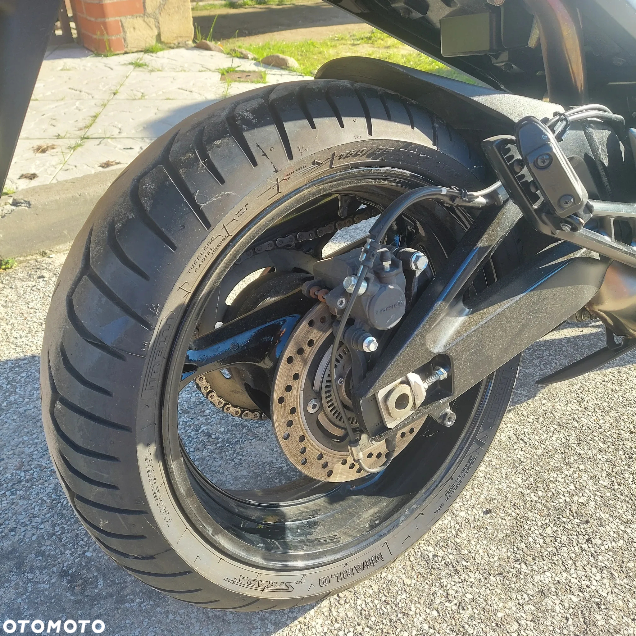 Suzuki GSR - 8