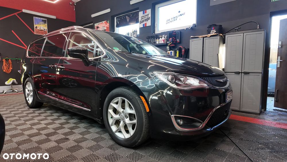 Chrysler Pacifica - 21