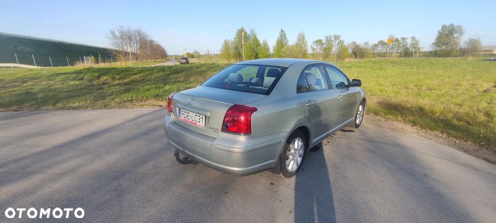 Toyota Avensis 2.0 D-4D High - 5