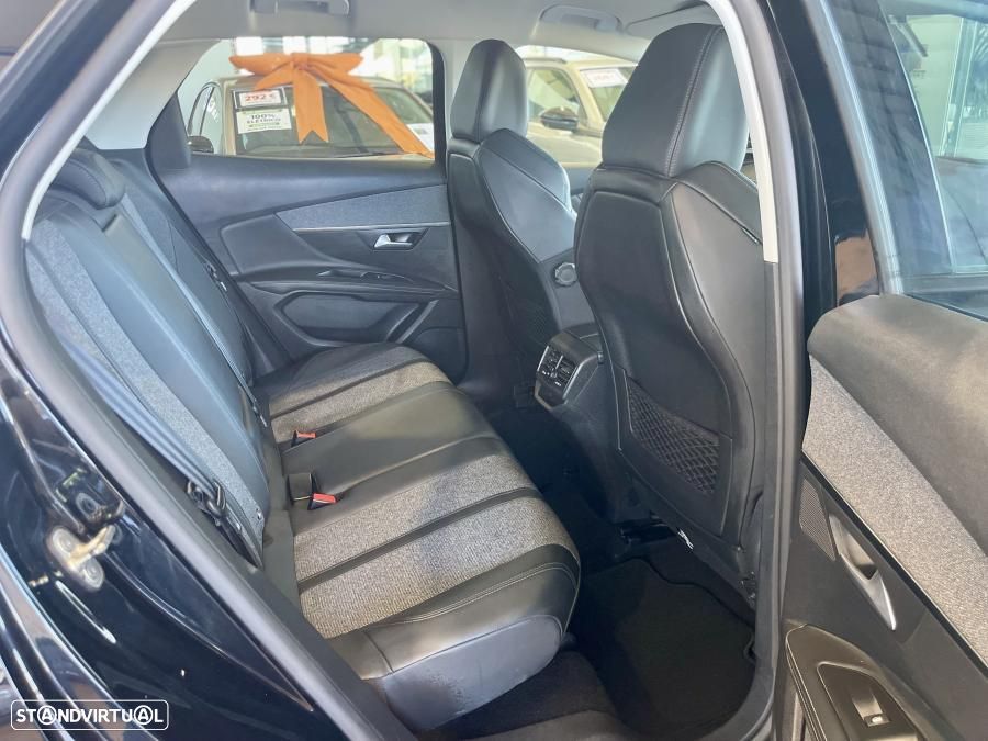 Peugeot 3008 1.2 PureTech Allure Pack EAT8 - 32