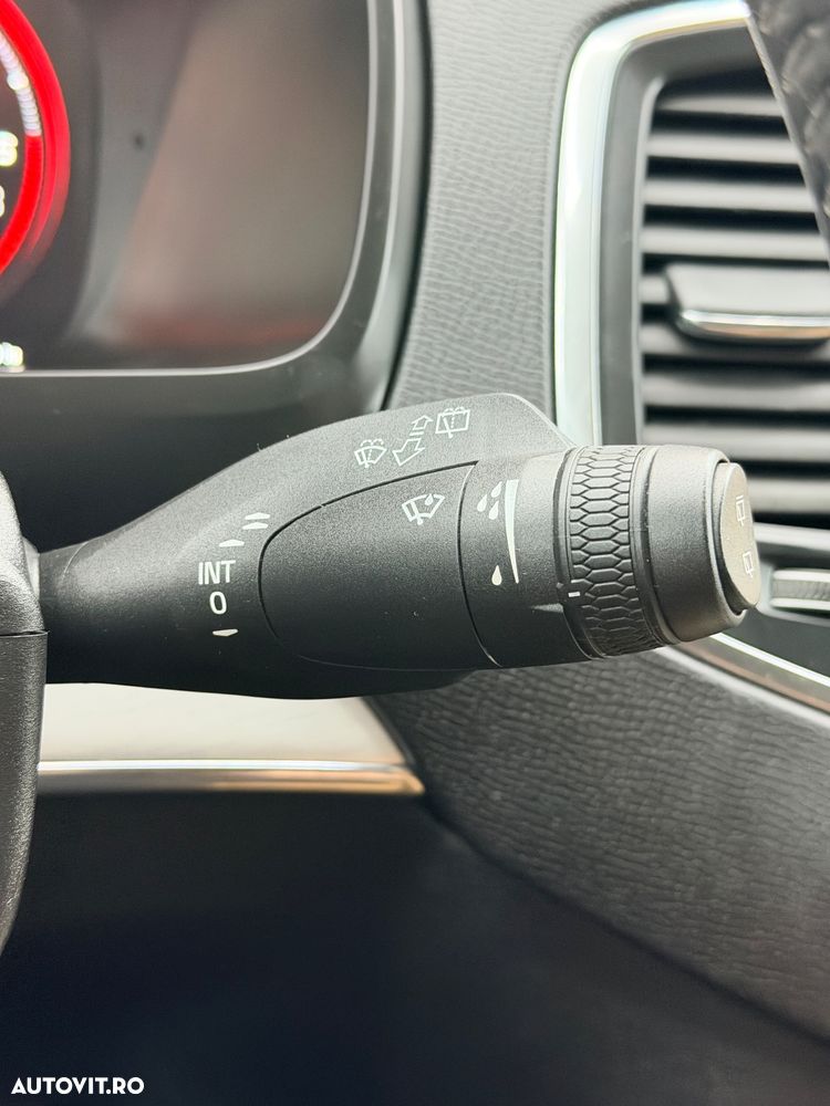 Volvo XC 90 D5 AWD Geartronic Momentum - 32