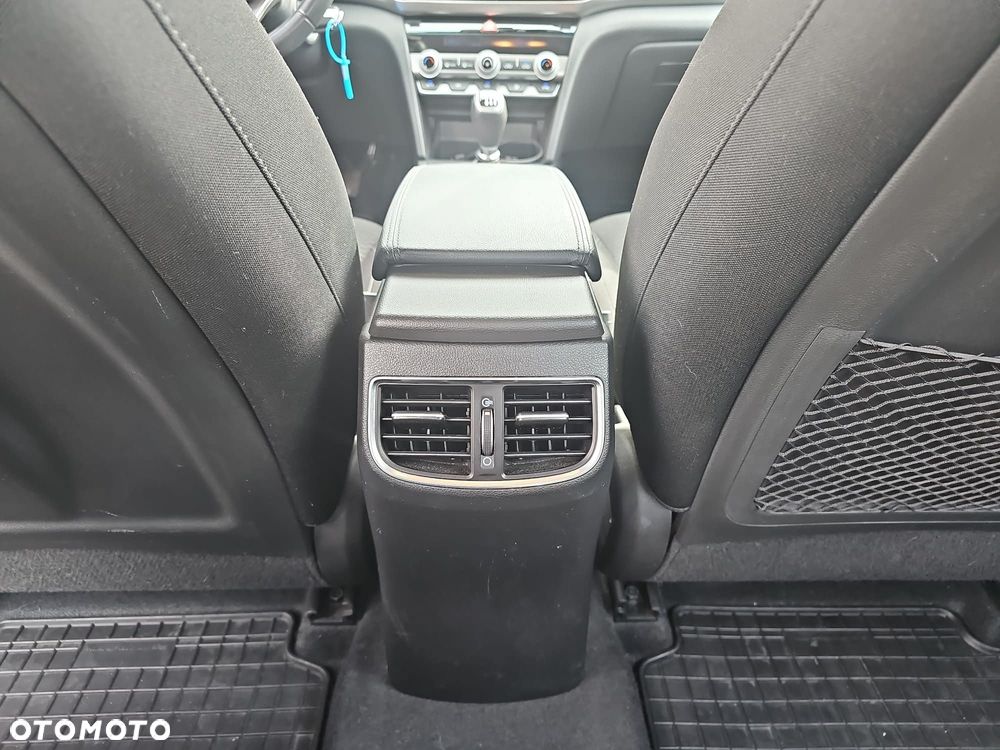 Hyundai Elantra 1.6 Comfort - 21