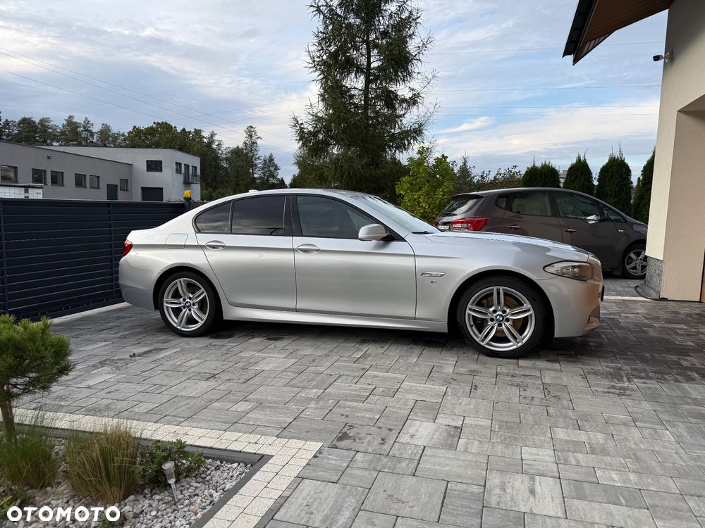 BMW Seria 5 525d xDrive - 11